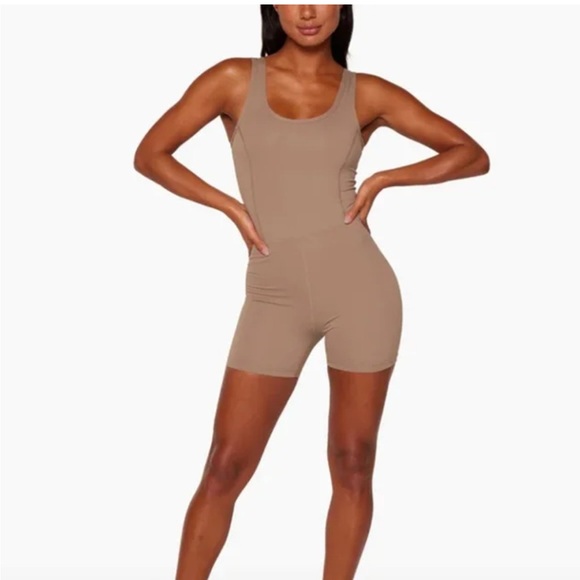 SET Active Other - Sportbody shortysuit in dugout